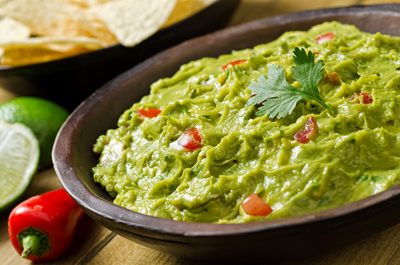 4 τρόποι για να φτιάξετε θρεπτικότατο Guacamole χωρίς αβοκάντο