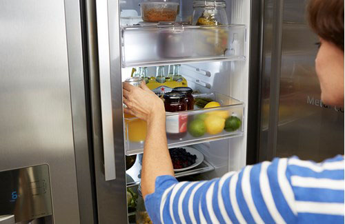 Μένοντας σπίτι εσείς πόσες φορές ανοίξατε το ψυγείο σήμερα;